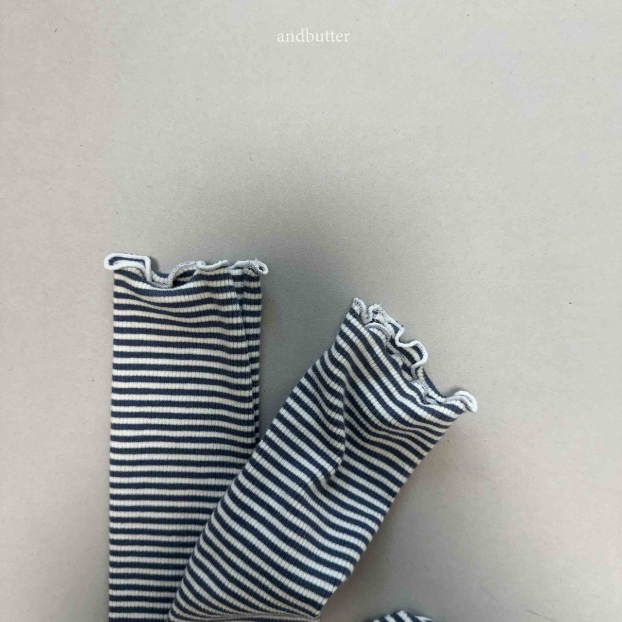 《予約》Flow Stripe Socks / andbutter