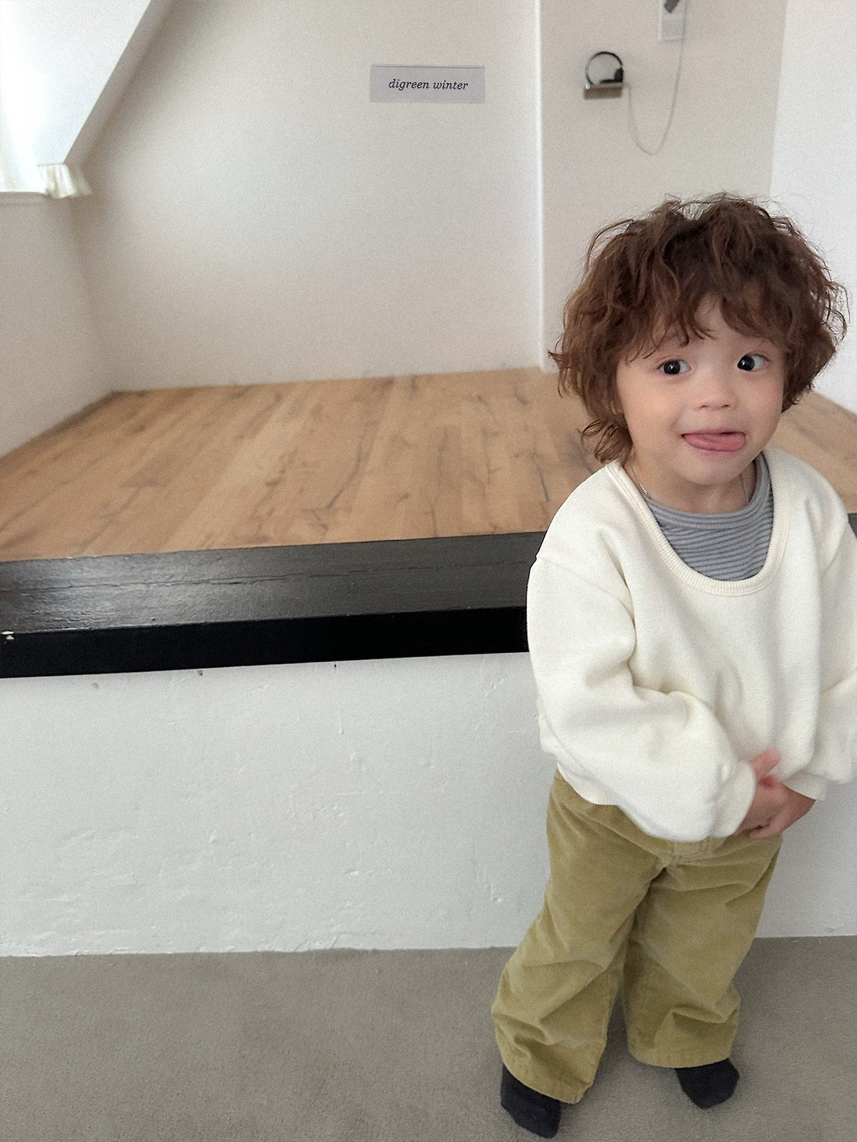 《予約》Deep U-Neck Sweat / digreen