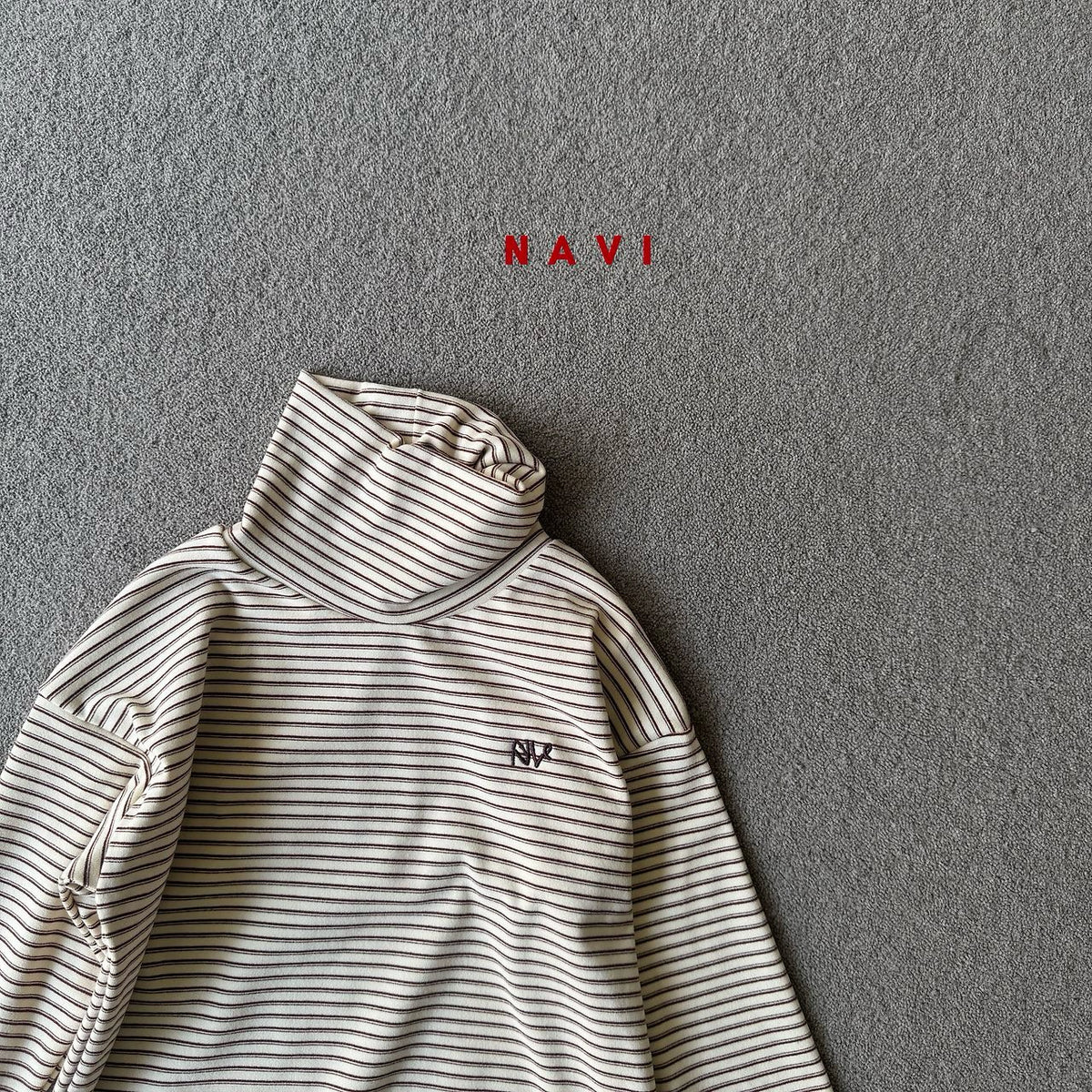 《予約》Ribbon Stripe Turtleneck Tee / NAVI